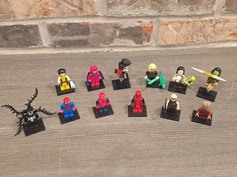12 LEGO Marvel Super Heroes Minifigures Wolverine Chopper Magneto Deadpool Loki