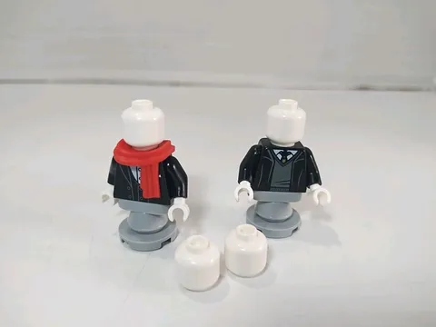 LEGO Mannequin Minifigure Lot Of 2 with 2 Extra Heads (From Harry Potter 76439)