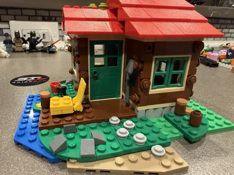 LEGO Creator Lakeside Lodge #31048 Mostly Complete With Bonus Pencil Holder