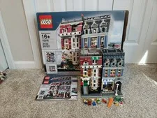 LEGO Creator Expert Pet Shop 10218 With Instructions and Box