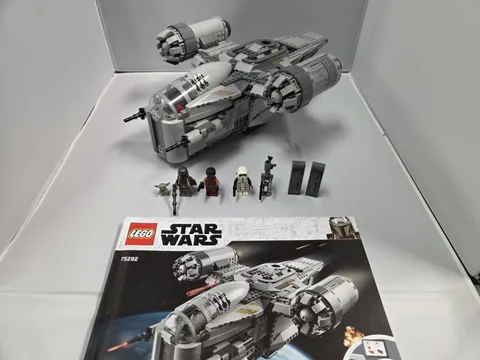 LEGO Star Wars The Mandalorian Razor Crest 75292 w/minifigs 