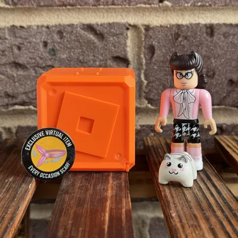 Roblox Celebrity Series 8 Star Sorority: Ella McStudy WITH CODE