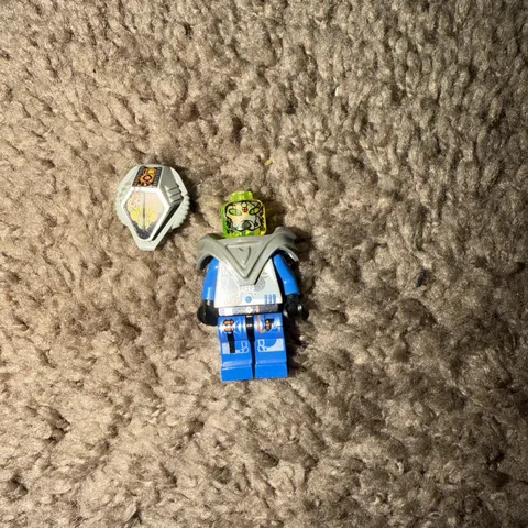 LEGO SPACE UFO COMMANDER X BLUE OFFICER ZOTAXIAN COMPLETE 