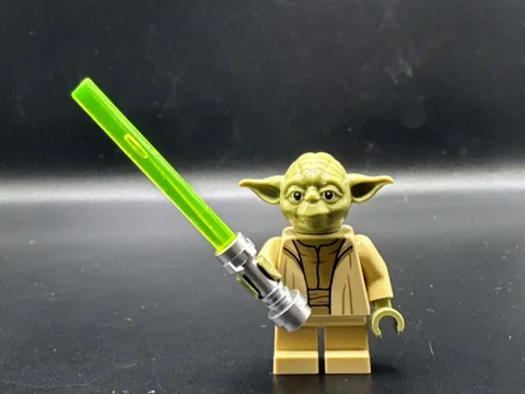 LEGO MINIFIGURE STAR WARS YODA - OLIVE GREEN WITH LIGHT SABER SW1288 TORSO CRACK