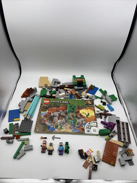 LEGO Minecraft The Creeper Mine 21155 Incomplete W/ Mini Figs And Manual RETIRED