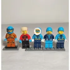 Lego City Artic Minifigures Lot of 5 With 2 Tiles Pre-owned