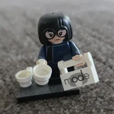 LEGO Minifigures Edna Mode Minifigure Black Hair Glasses Mug Mode Tile