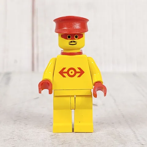 Loco Super Station Master w/ Red Cape - LEGO Minifigure TRN102 - VINTAGE Yellow