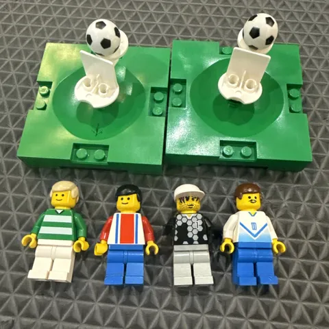 Vintage LEGO Soccer Minifigures X4 Field Plates X2 Ball X2 Lot 2001