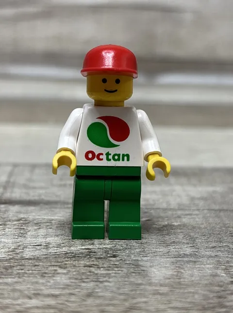LEGO Octan Racer Minifigure oct012 Red Hat Vintage Green Pants