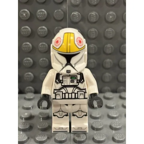 Lego Clone Trooper Pilot (Phase 1) Minifigure #sw1425 Yellow Marking Nougat Head