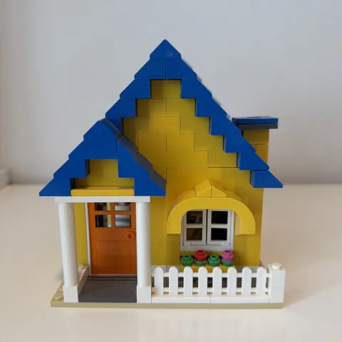 LEGO Movie 2 'Emmet's Dream House/Rescue Rocket 70831 NISB Retired (built)