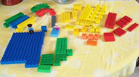 LEGO DUPLO 100+  Building blocks and two characters, policeman and girl