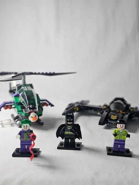 LEGO 6863 Batwing Battle Over Gotham City 99% Complete Minifigures Instructions