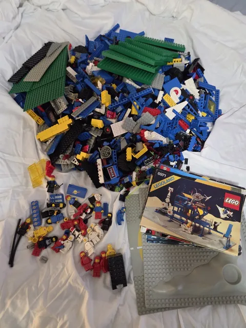 LEGO Bulk 10+ Lbs Mixed Pieces Bricks Lot Classic Space, Legoland, Etc.