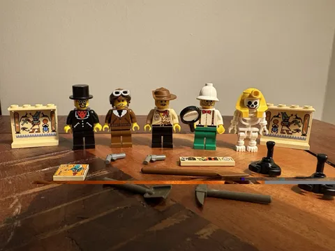 Vintage LEGO Adventurers Desert Minifigures & Accessories Lot (1998)
