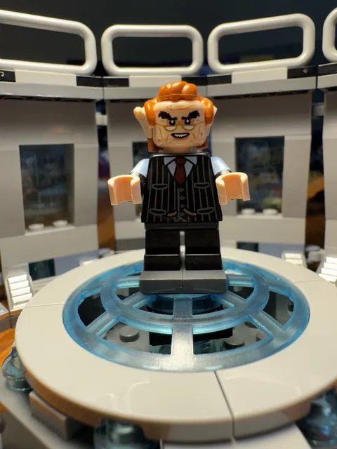 LEGO 76417 : Harry Potter Gringotts Minifigures Never Assembled