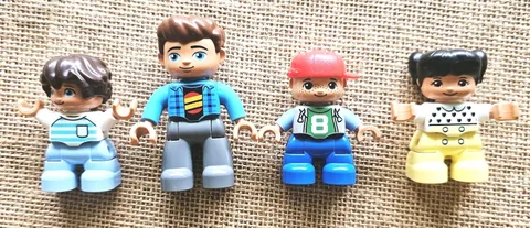 4 Lego Duplo Family Figures Blue Dad, Yellow Girl, 2 Boys 1 In Hat