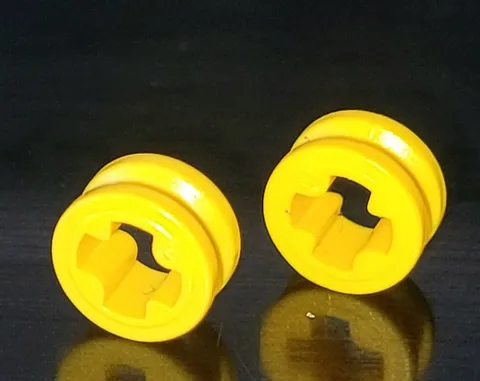 LEGO PART: 4265c YELLOW Technic Bush 1/2 Smooth 𖡡 Qty 2