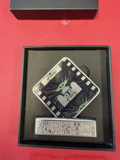 LEGO Star Wars 5010320 — The Mandalorian and Grogu Lenticular Metal Display Card