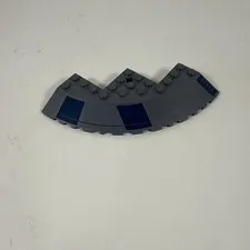 LEGO 58846pb04R Brick Round Corner Slope 33 Edge Blue Rectangle Dark Bluish Gray