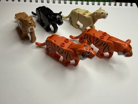 Lego Animal Big Cat Large Lot Of 5 Panther Sabertooth Tiger