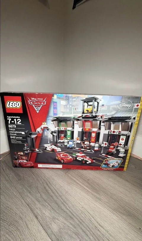LEGO Cars: Tokyo International Circuit (8679)