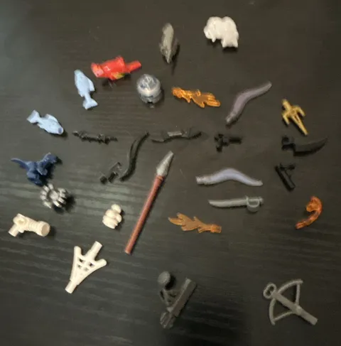 LEGO Minifigure Accessories Bulk Lot w/ R2-D2 Dome Multicolor Polybag