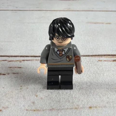 LEGO Harry Potter Minifigure Gray Sweater & Tie Wand Used