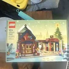 Lego 2025 toy store set number:40002025 EMPLOYEE EXCLUSIVE 