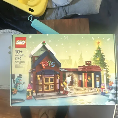 Lego 2025 toy store set number:40002025 EMPLOYEE EXCLUSIVE 