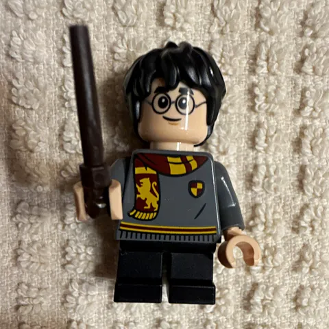 LEGO Harry Potter Minifigure Black Hair, Glasses, Gryffindor Torso, Wand