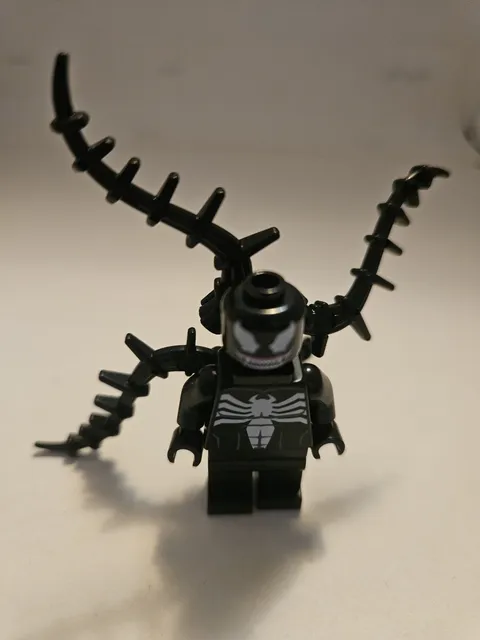 Venom  Black Spines Ultimate Spider-Man LEGO Minifigure, Set 76004