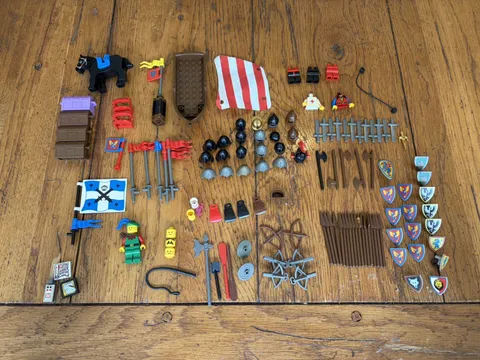 LEGO Huge Vintage Castle, Pirates, Soldiers, Parts & Accessories Fig Bulk Lot