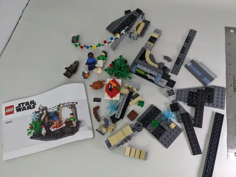 LEGO Star Wars Millennium Falcon Holiday Diorama 40658 282-Piece Set No Box