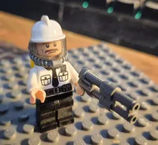 Lego sh320 SECURITY GUARD (Fire Helmet) Batman Movie Minifigure