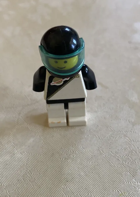 LEGO Futuron Spaceman Black & White Minifigure Classic Space Astronaut