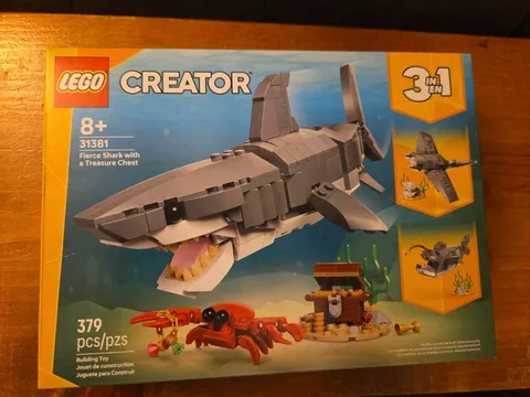 LEGO Creator 31381 Fierce Shark with a Treasure Chest Building Toy -  Brand New