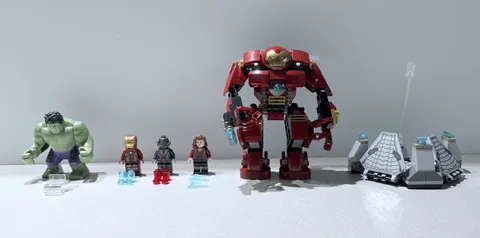 LEGO Marvel 76031 The Hulk Buster Smash 100% Complete w/Box, Instructions, Comic