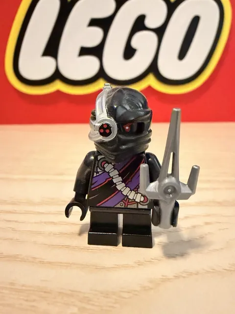 Lego Ninjago Rebooted Min-Droid Minifigure With Accessory