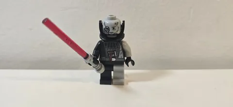 2008 Lego Rogue Shadow - Darth Vader (Battle Damaged) Minifig sw0180 - Complete