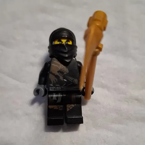 LEGO NINJAGO Cole Minifigure Black Ninja with Gold Staff Weapon Accessory