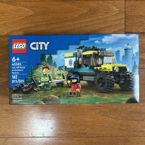 LEGO City 40582 4x4 Off-Road Ambulance Rescue Retired Exclusive GWP New Sealed