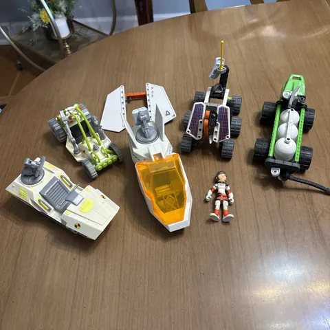 LEGO Space Lot Of 5 Shuttle Rovers And Mini Figure