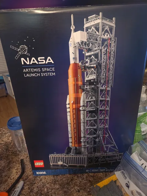 LEGO Icons: NASA Artemis Space Launch System (10341)