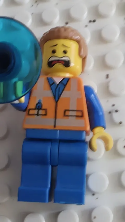 Lego City Construction Worker Emmett With Side Torso Crack Minifigure