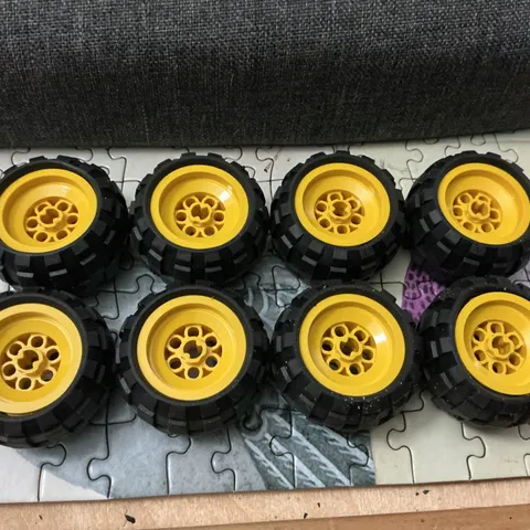 Lego 6579 Tire 43.2 x 28 S Balloon Small & 6580 Yellow Wheel 43.2 x 28 Lot Of 8