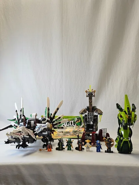 LEGO Ninjago 9450 Epic Dragon Battle 99% Complete Minifigures