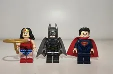 LEGO Batman vs Superman 76044 minifigures with wonder woman