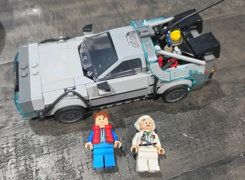 LEGO back To The Future DaLorean  With Minifigures